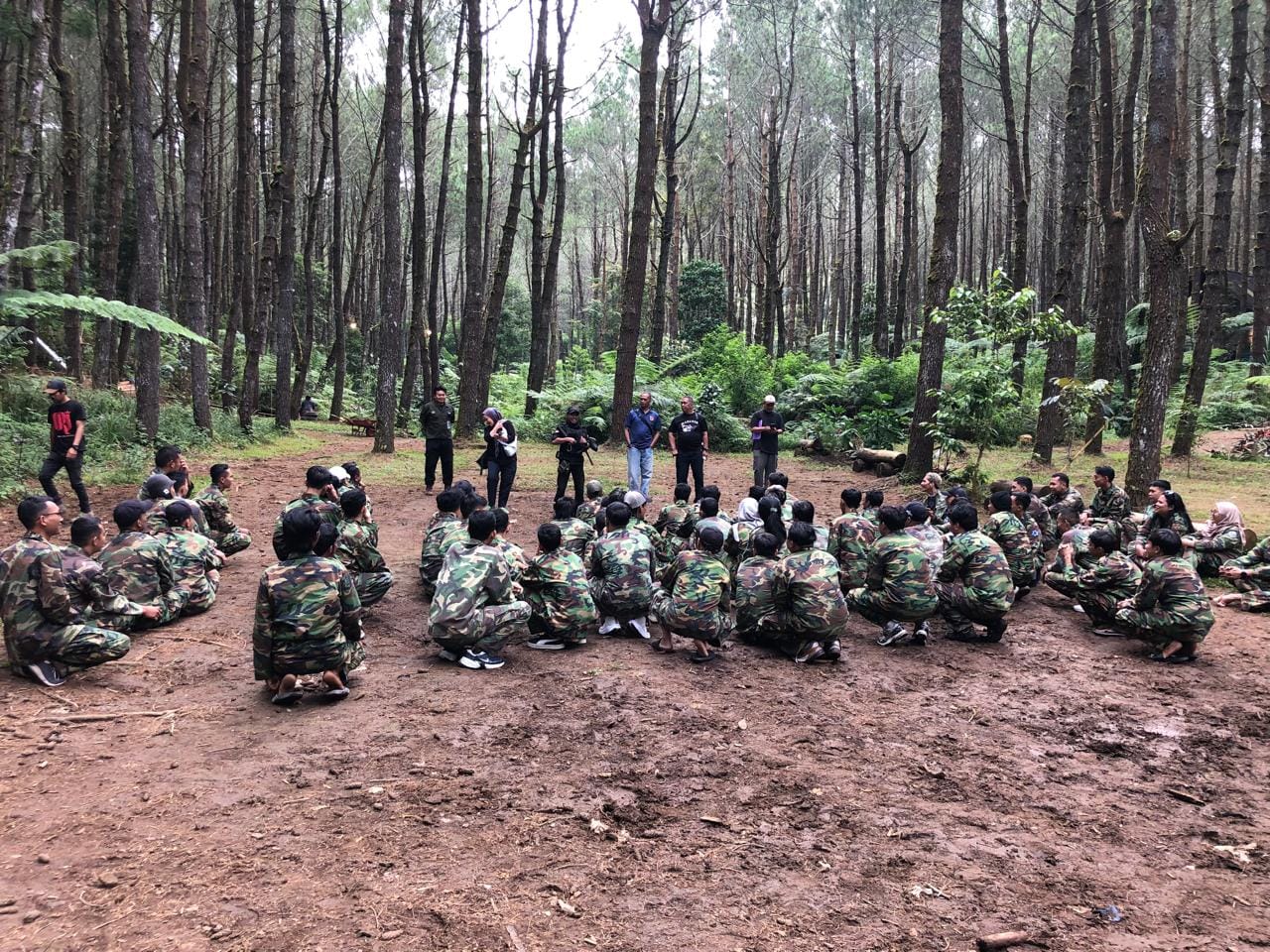 Perlengkapan paintball aman standar internasional di Cikole