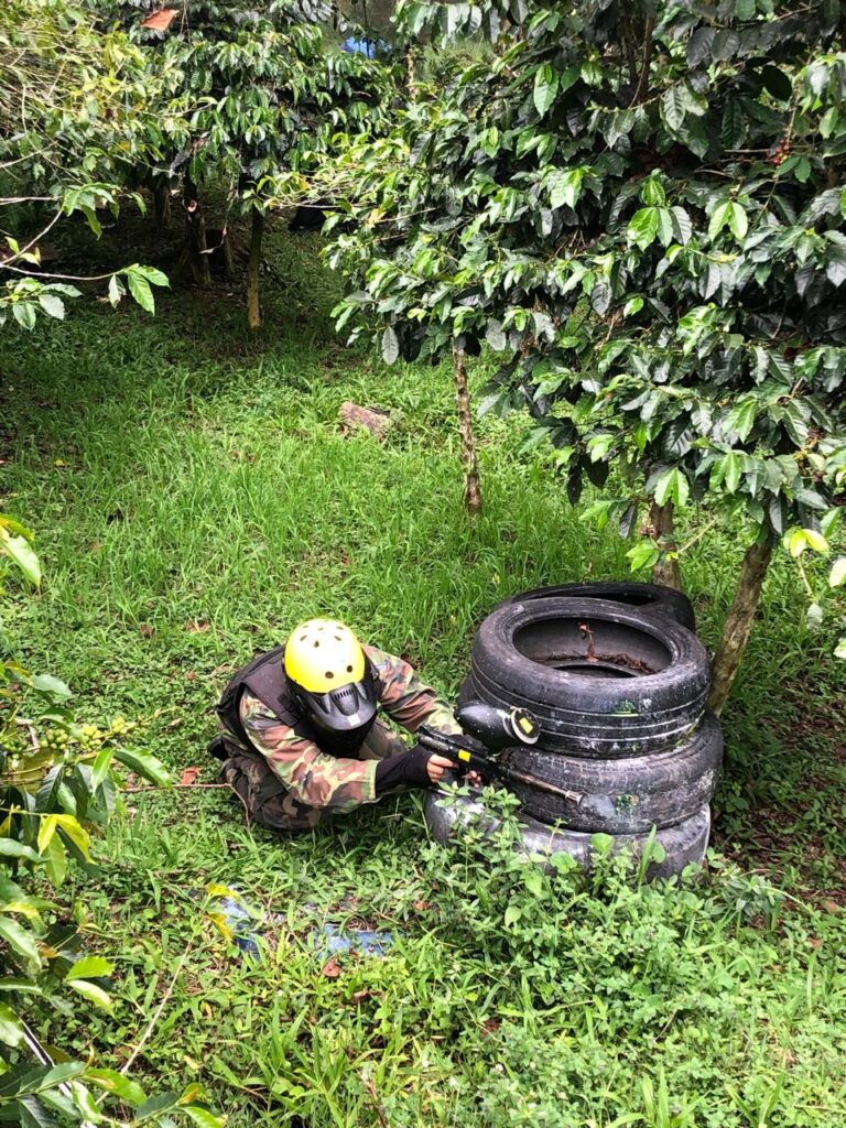 Foto Sedang Kegiatan Paint Ball di Cikole