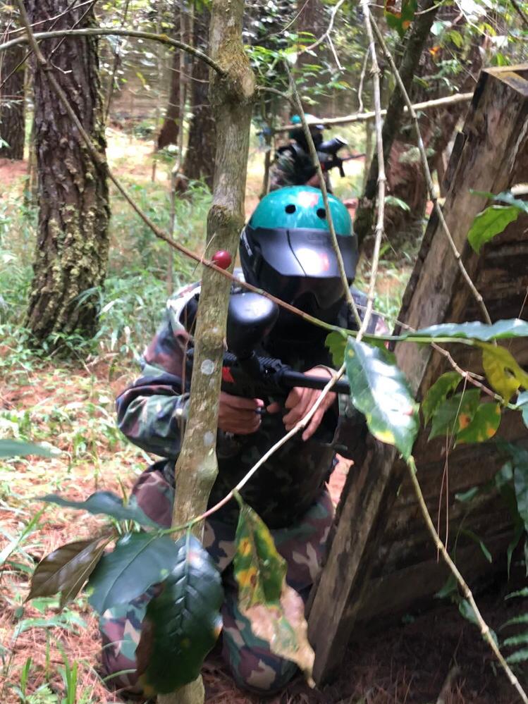 Foto Sedang Kegiatan Paint Ball di Cikole