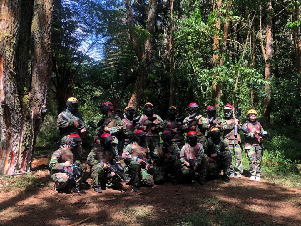 Foto-Sedang-Menggunakan-Kostum-Paintball