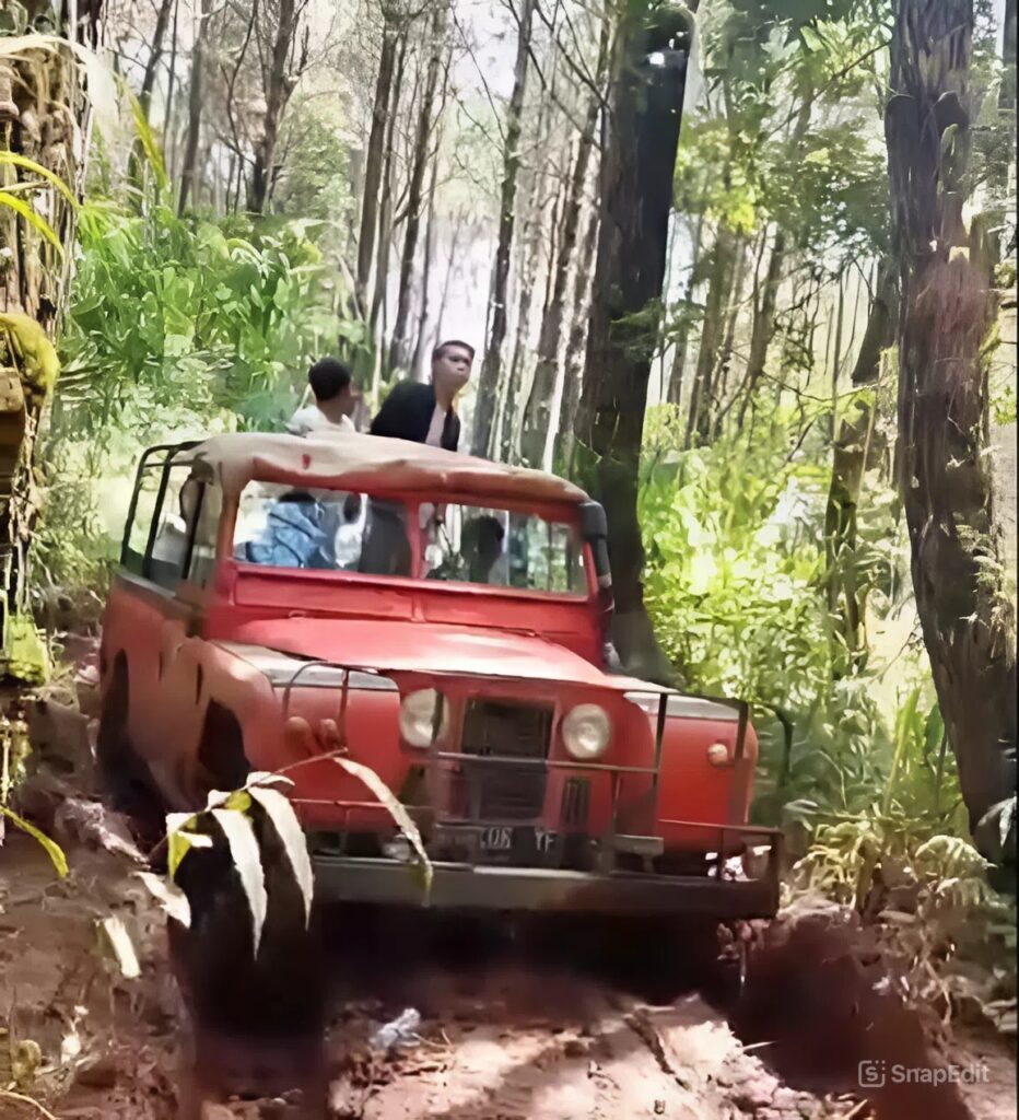 Foto-Sedang-Kegiatan-Offroad-Land-Rover